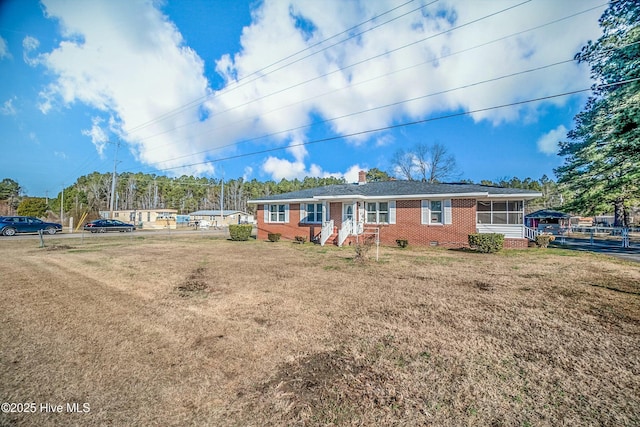 view of front of home featuring a front lawn