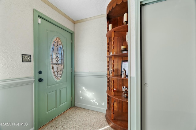 foyer entrance featuring crown molding