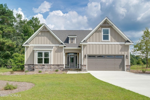 craftsman house featuring a garage and a front yard