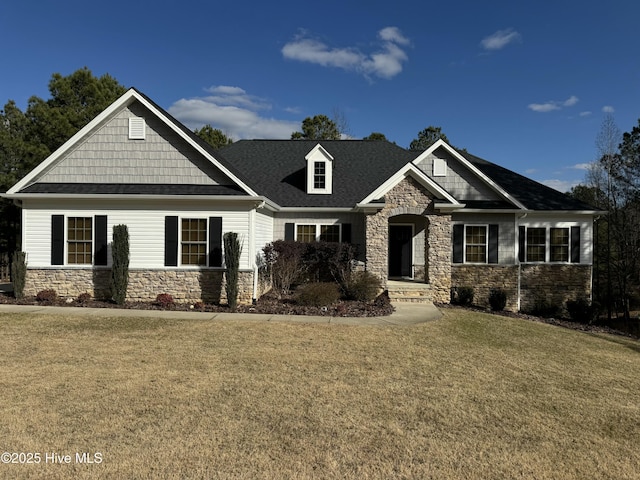 craftsman-style house featuring a front lawn