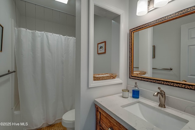 full bath featuring toilet, curtained shower, and vanity