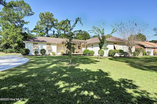 single story home featuring stucco siding, a front lawn, and a pergola