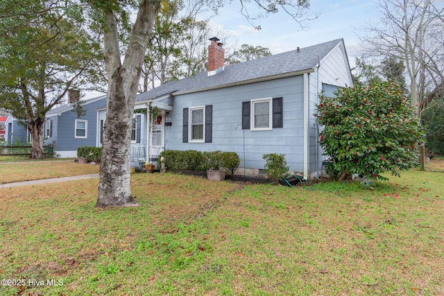 view of front of home with a front lawn