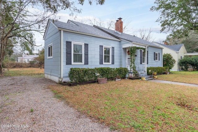 view of front of property with a front yard