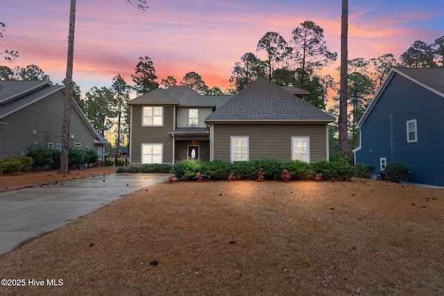 front facade featuring a lawn