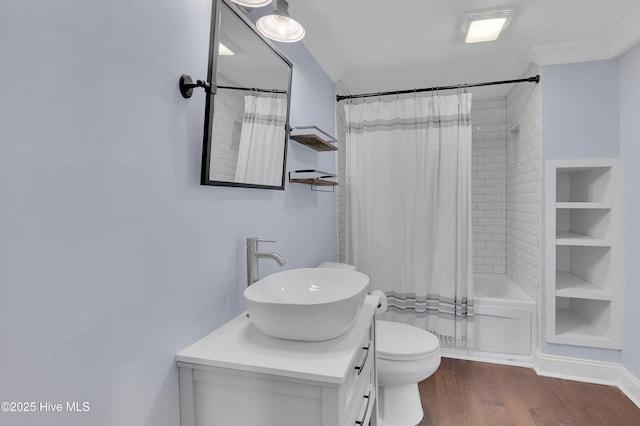 bathroom featuring built in shelves, shower / bathtub combination with curtain, toilet, vanity, and wood finished floors