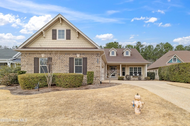 view of front property featuring a porch and a front lawn