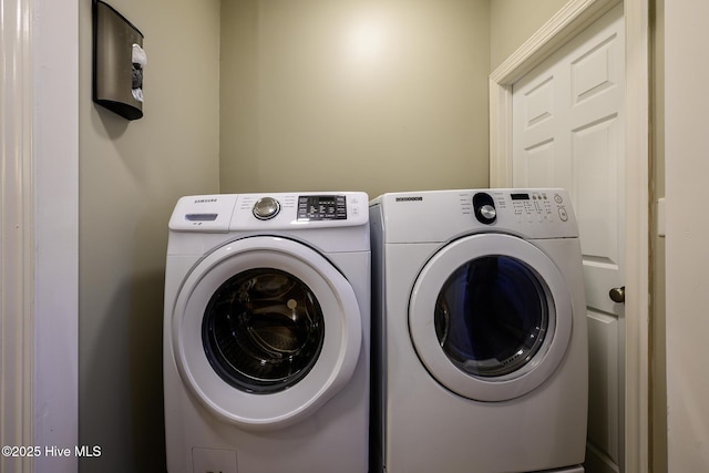 laundry area with laundry area and independent washer and dryer