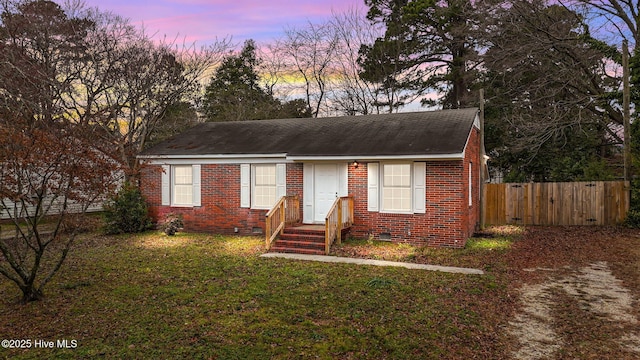 view of front facade featuring a yard