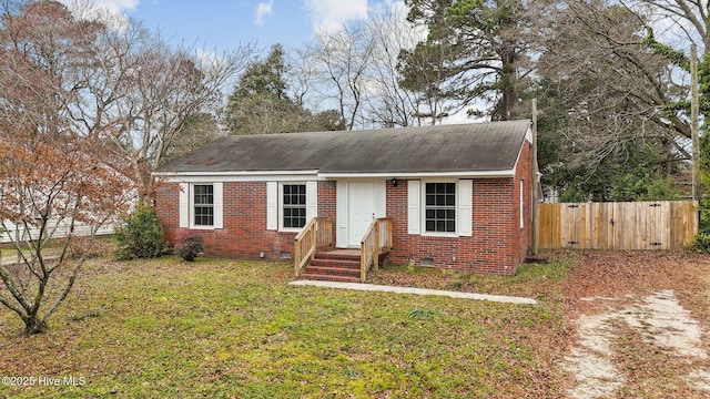 view of front of house featuring a front lawn