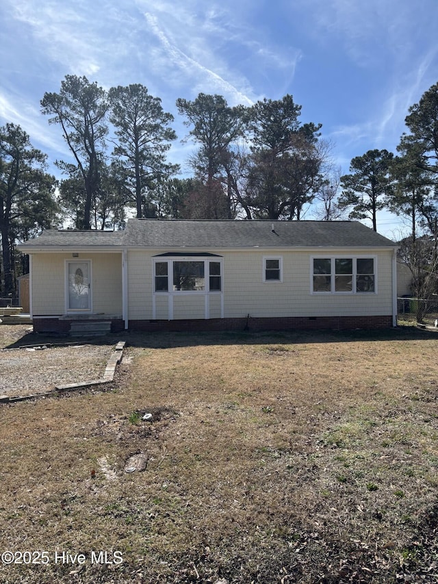 view of front of property with a front yard