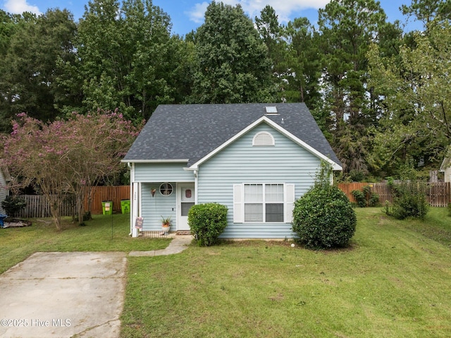 bungalow featuring a front yard