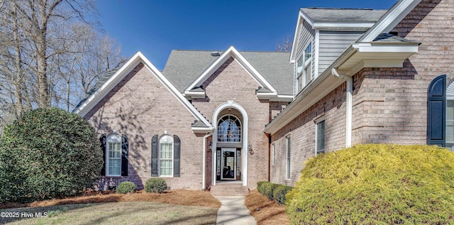 view of front of house with a front lawn