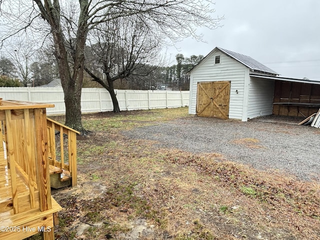 view of yard with a shed