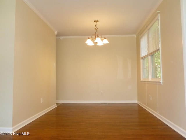 spare room with dark wood-type flooring, a chandelier, and crown molding