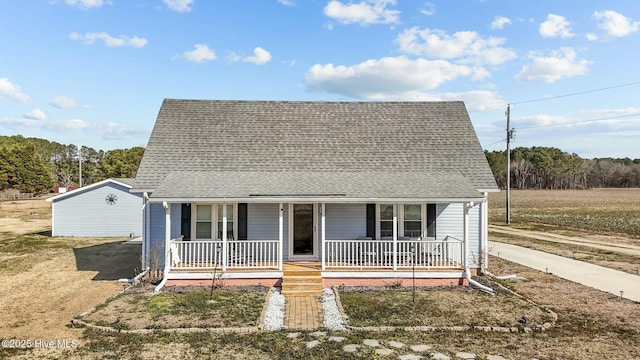 view of front of house with covered porch and driveway