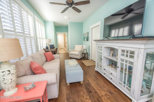 living area with wood finished floors, a ceiling fan, and recessed lighting