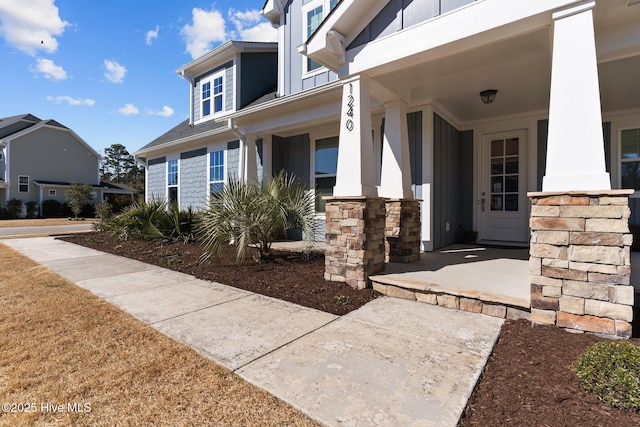 entrance to property featuring covered porch