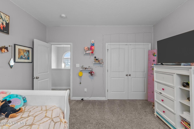 bedroom featuring carpet floors and a closet