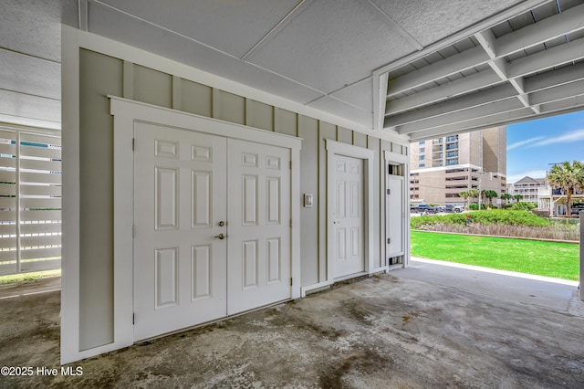 301 43rd Ave N, North Myrtle Beach, SC 29582 - entrance to property with a yard and board and batten siding