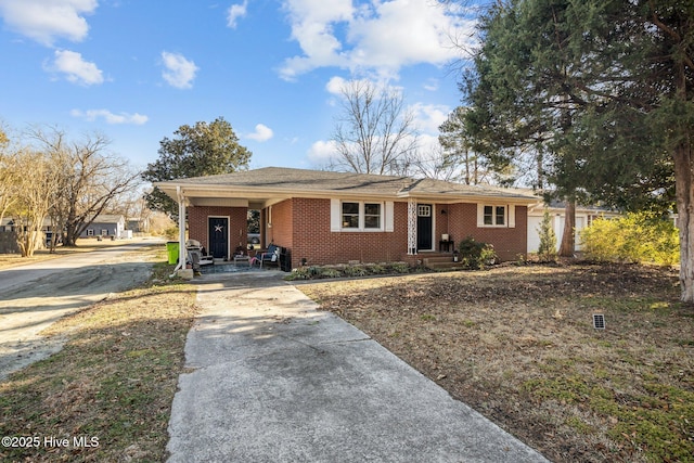 view of front of property featuring a carport