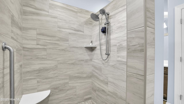 full bath with tiled shower