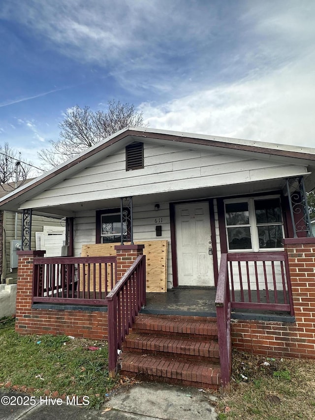 view of front of house featuring covered porch