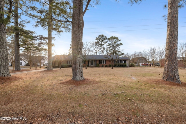 view of front of house featuring a front yard