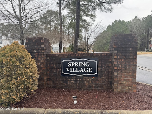 view of community / neighborhood sign