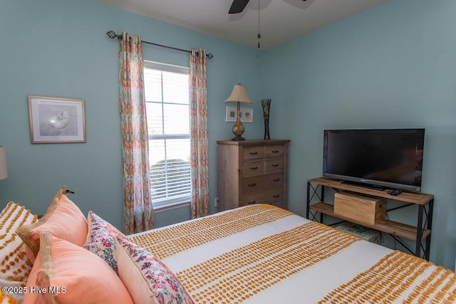 bedroom with ceiling fan