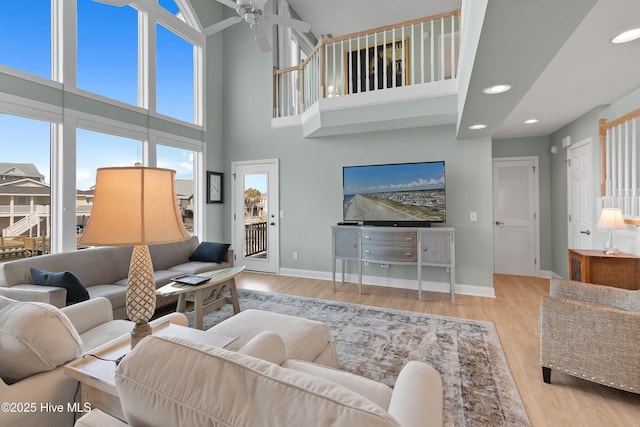 living room featuring recessed lighting, wood finished floors, a ceiling fan, and baseboards