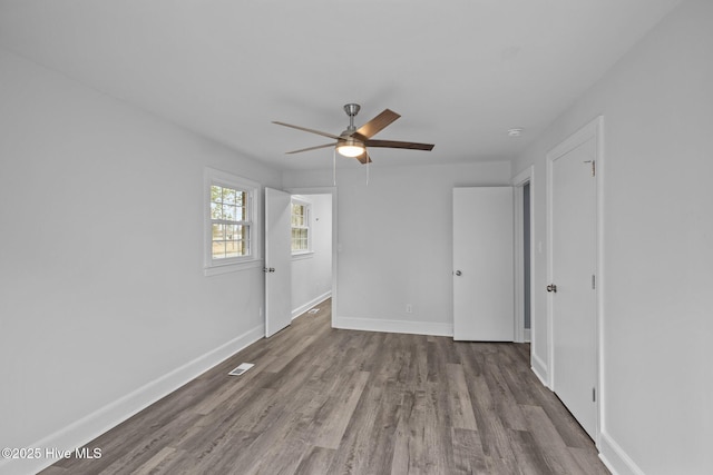 2131 Neuse Cliffs Cir, New Bern, NC 28560 - unfurnished room featuring a ceiling fan, wood finished floors, baseboards, and a smoke detector