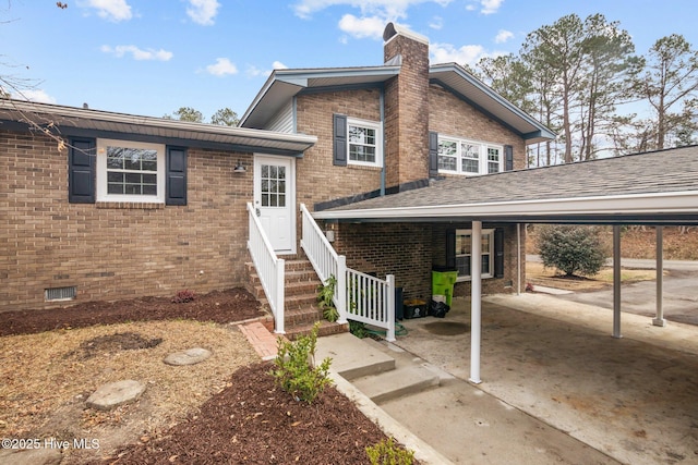 view of front facade with a carport