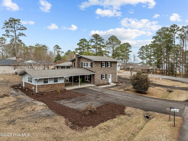 view of front facade featuring a carport