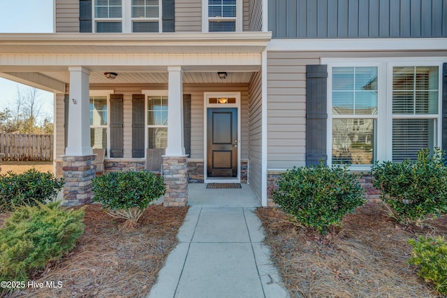 entrance to property featuring covered porch