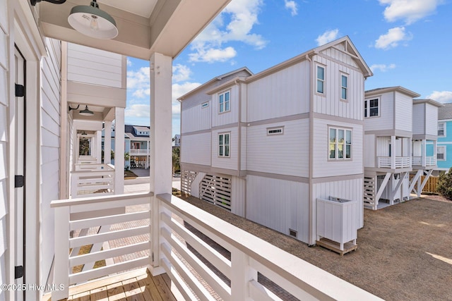 balcony featuring ceiling fan