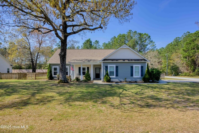 view of front facade with a front yard