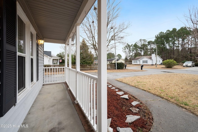 balcony featuring covered porch