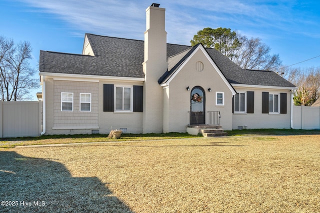 view of front of home featuring a front yard