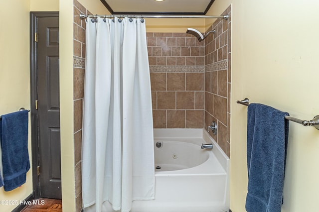 bathroom featuring shower / bath combo