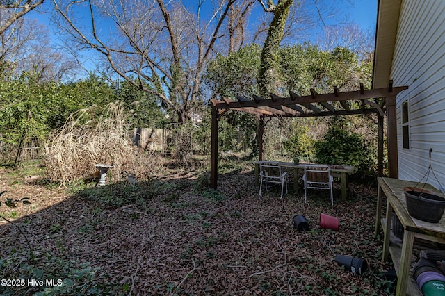 view of yard featuring a pergola