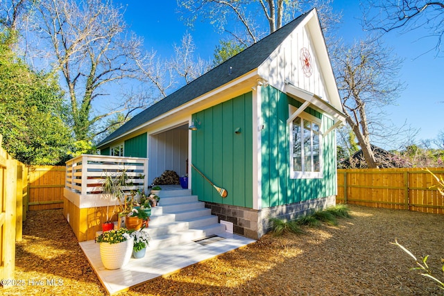 exterior space with an outdoor structure and a fenced backyard