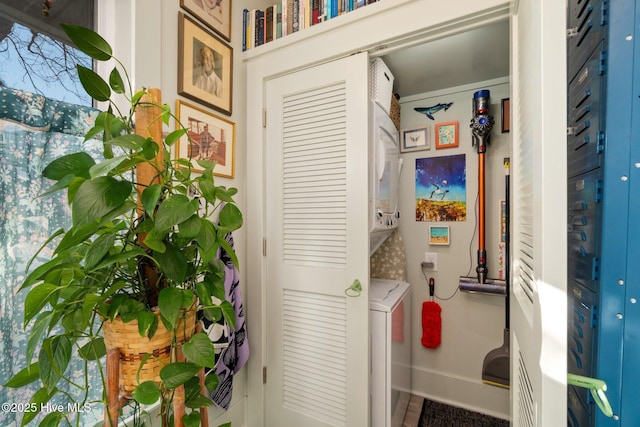530 Contentnea Ave, New Bern, NC 28560 - interior space with stacked washer / drying machine and baseboards