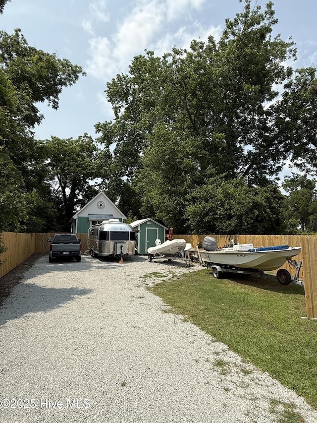 530 Contentnea Ave, New Bern, NC 28560 - view of front of home featuring gravel driveway and view of scattered trees