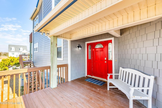 property entrance featuring a deck