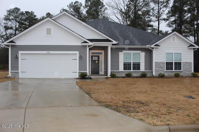 view of front facade with a garage