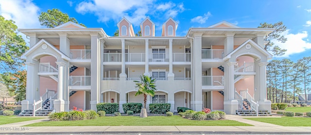 view of front of house with a front lawn