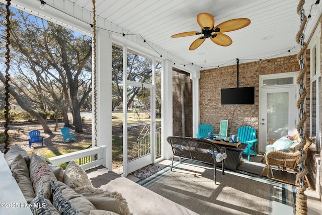 sunroom / solarium with ceiling fan