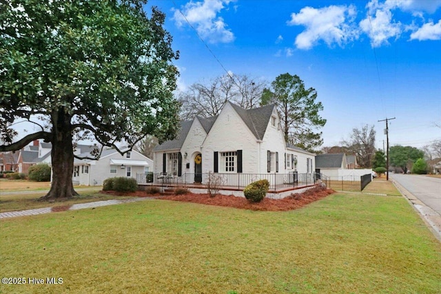 view of front of house featuring a front yard