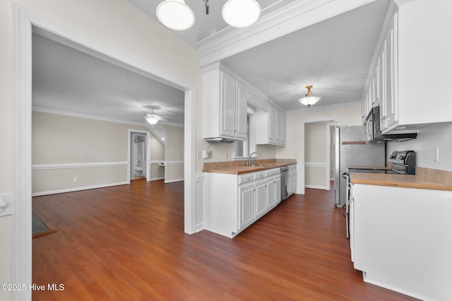 kitchen featuring sink, crown molding, dark wood-type flooring, stainless steel appliances, and white cabinets